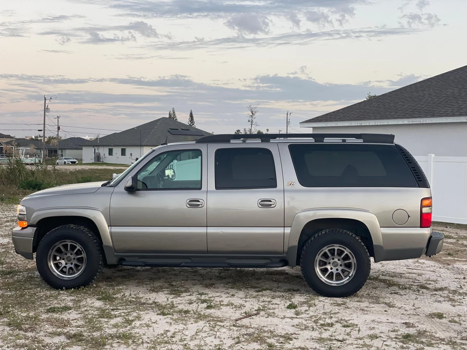 2002 Chevrolet Suburban 9th Gen - Image 28 of 31