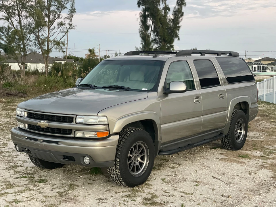 2002 Chevrolet Suburban 9th Gen - Image 17 of 31