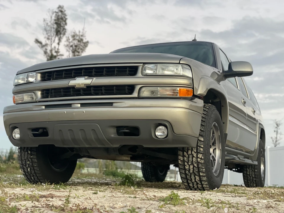 2002 Chevrolet Suburban 9th Gen - Image 11 of 31