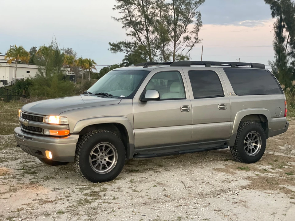 2002 Chevrolet Suburban 9th Gen - Image 22 of 31