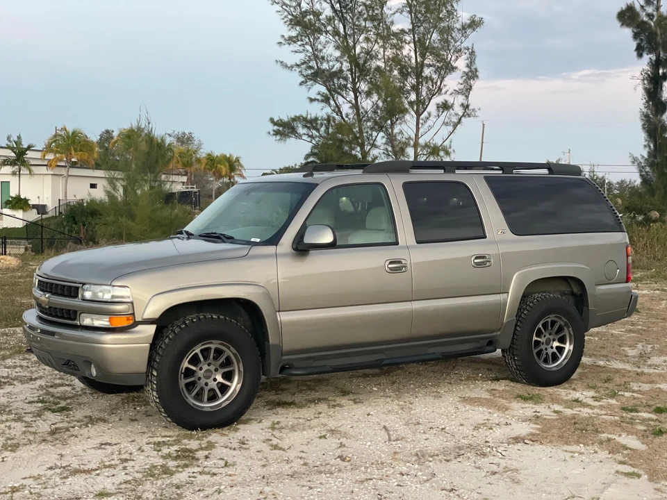 2002 Chevrolet Suburban 9th Gen - Image 24 of 31