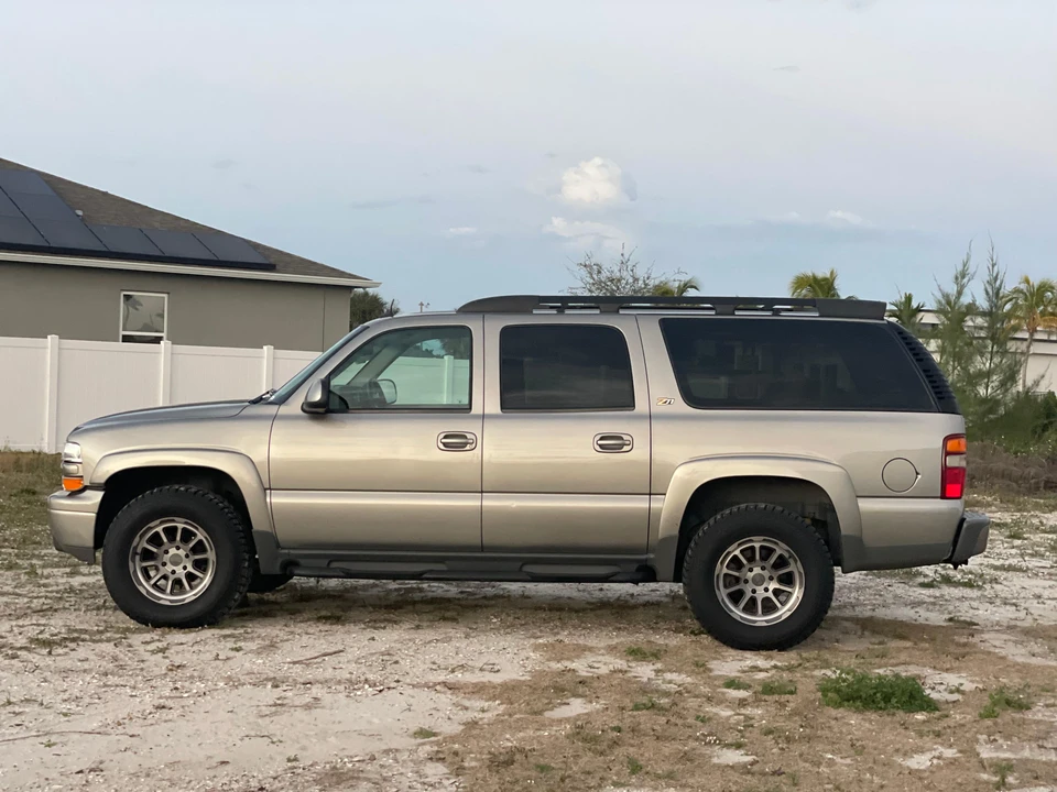 2002 Chevrolet Suburban 9th Gen - Image 26 of 31