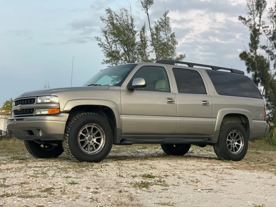 2002 Chevrolet Suburban 9th Gen - Image 23 of 31
