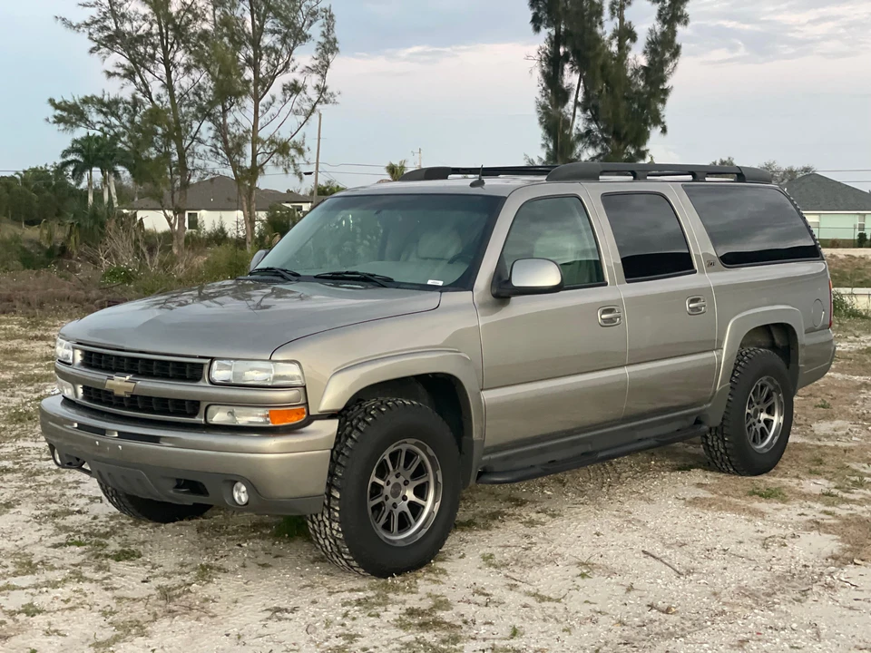 2002 Chevrolet Suburban 9th Gen - Image 18 of 31