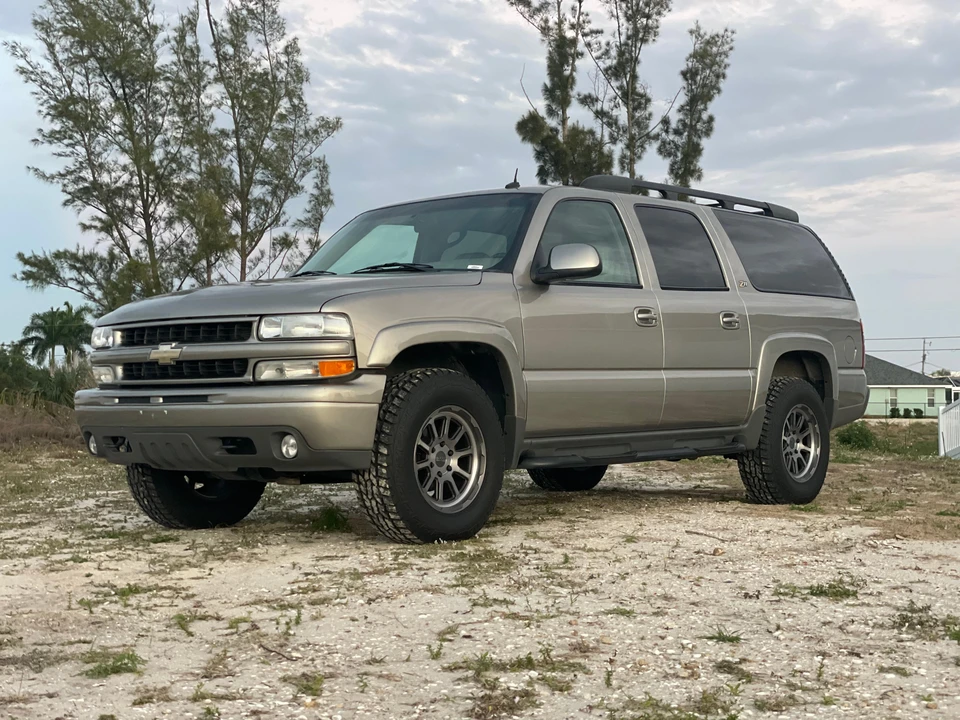 2002 Chevrolet Suburban 9th Gen - Image 20 of 31