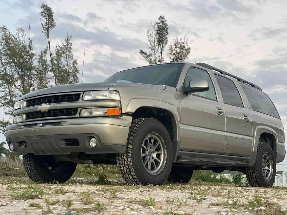 2002 Chevrolet Suburban 9th Gen - Image 15 of 31