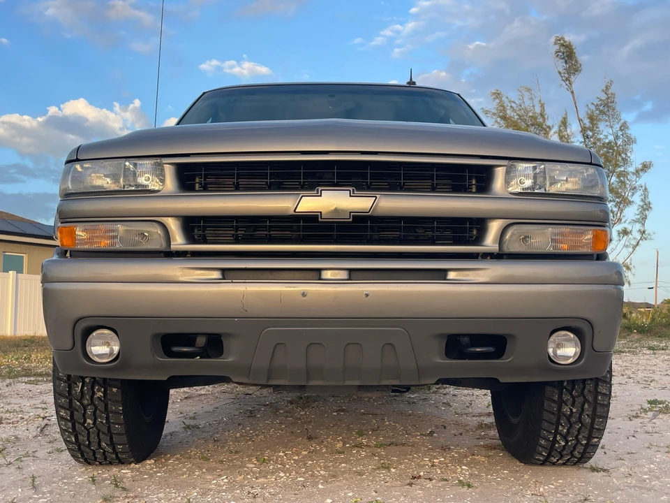 2002 Chevrolet Suburban 9th Gen - Image 6 of 31