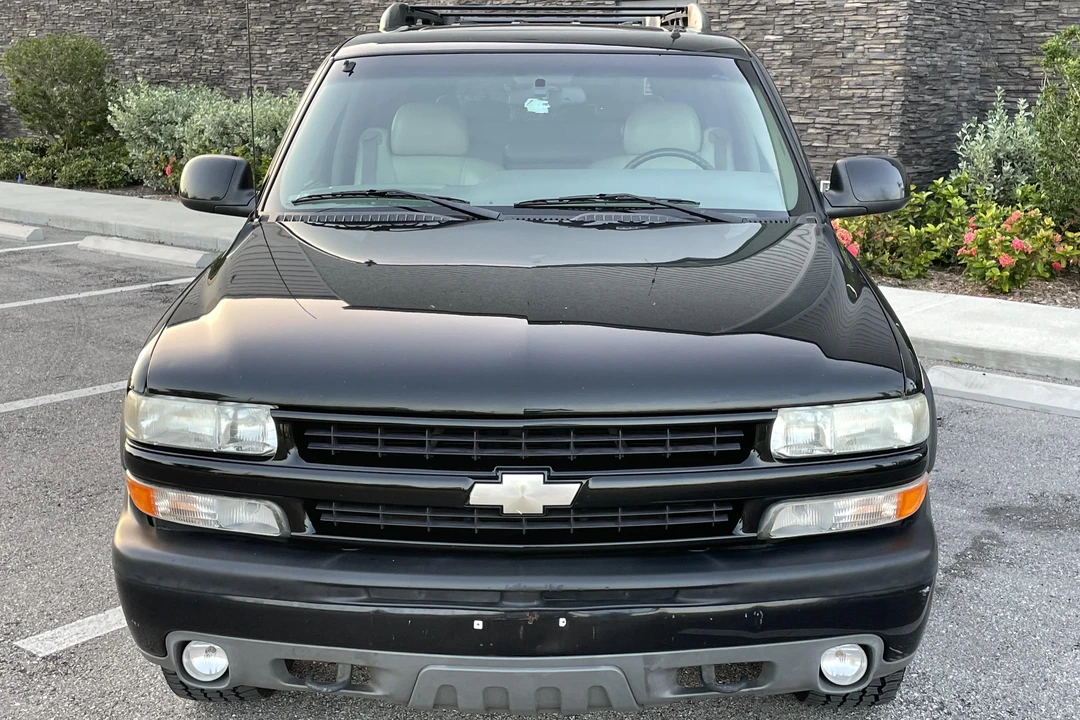2002 Chevrolet Suburban 9th Gen - Image 2 of 31