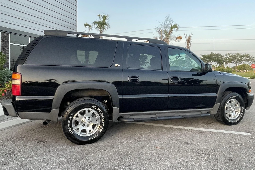2002 Chevrolet Suburban 9th Gen - Image 3 of 31