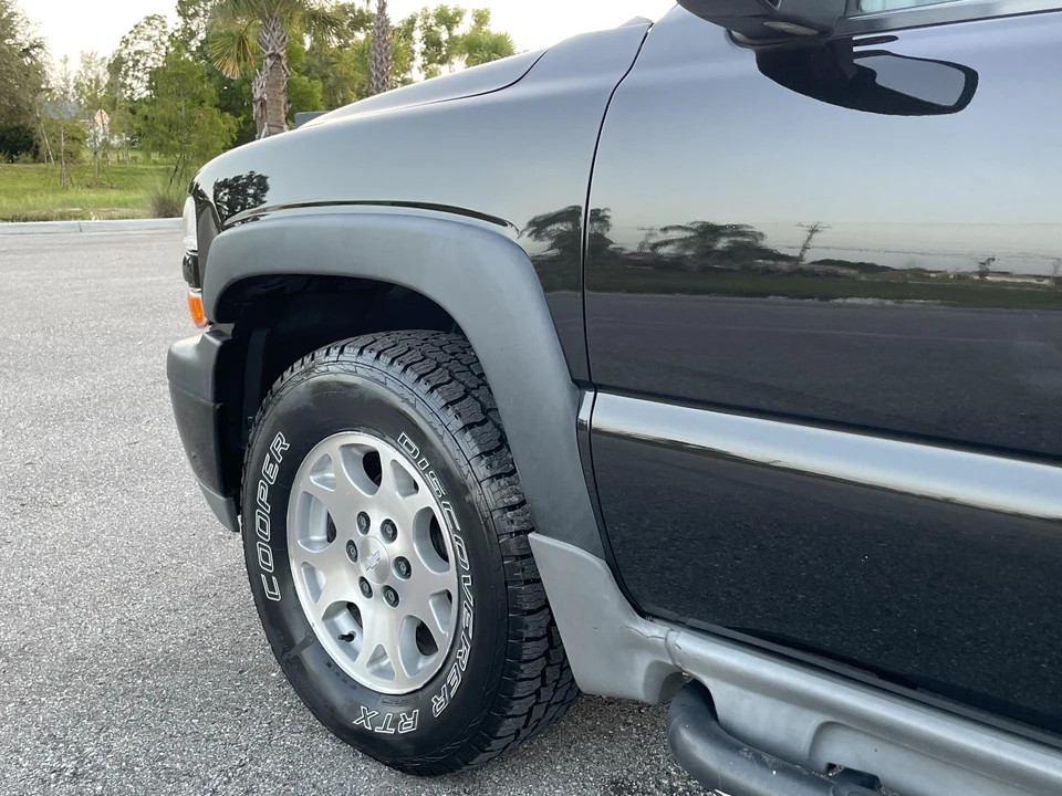 2002 Chevrolet Suburban 9th Gen - Image 31 of 31