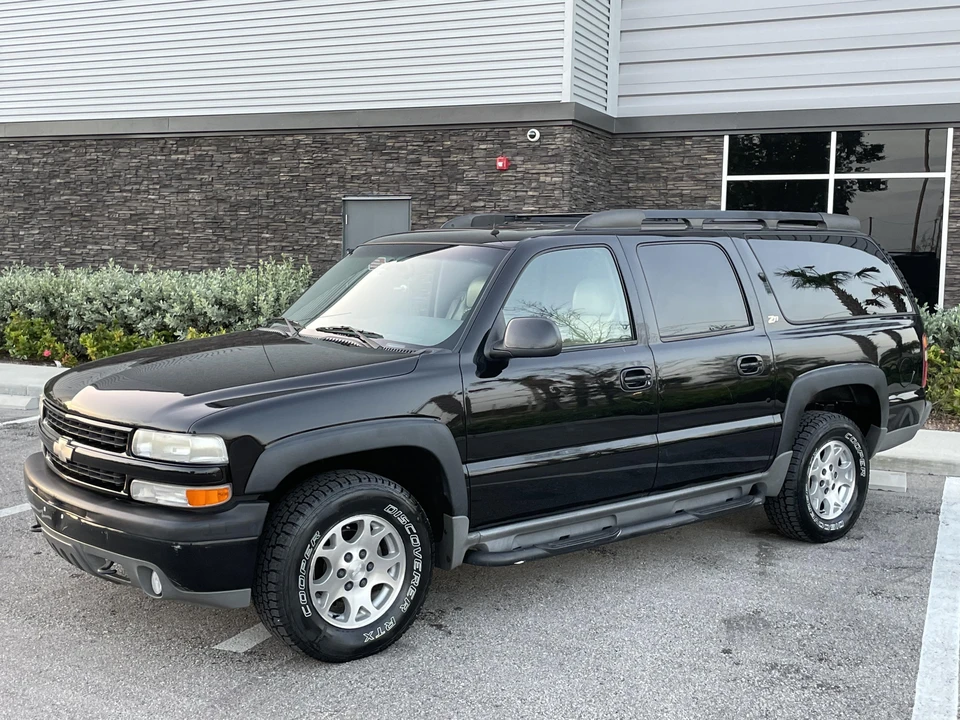 2002 Chevrolet Suburban 9th Gen - Image 9 of 31