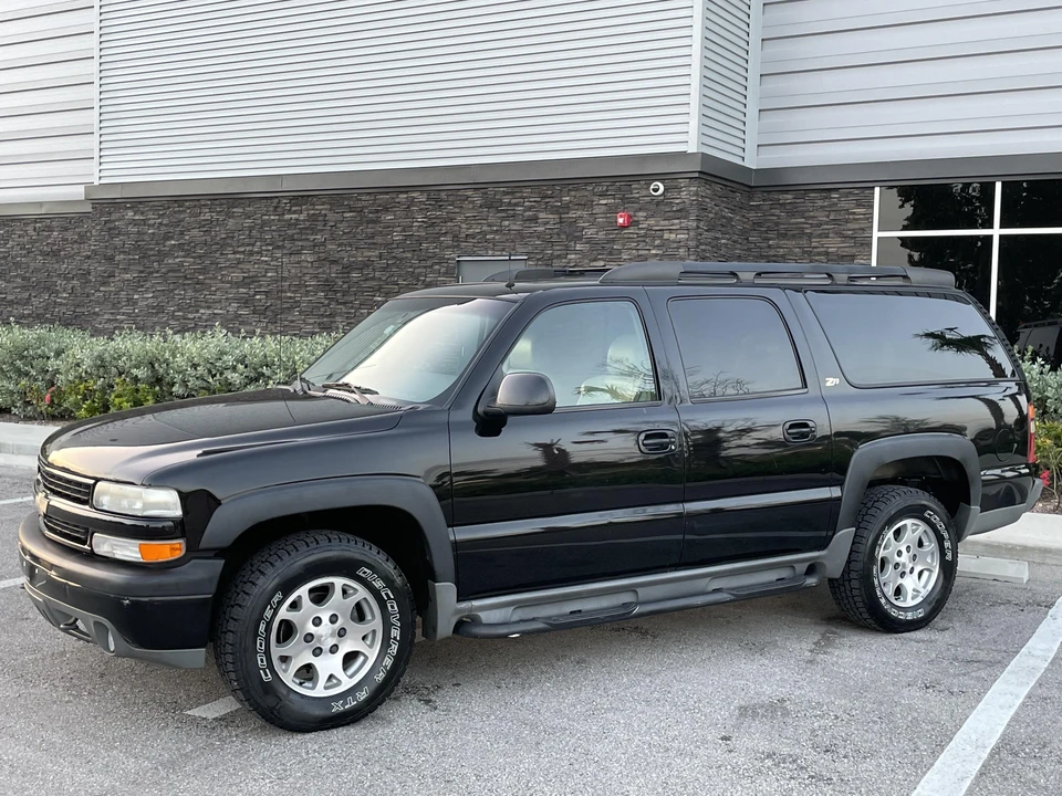 2002 Chevrolet Suburban 9th Gen - Image 11 of 31