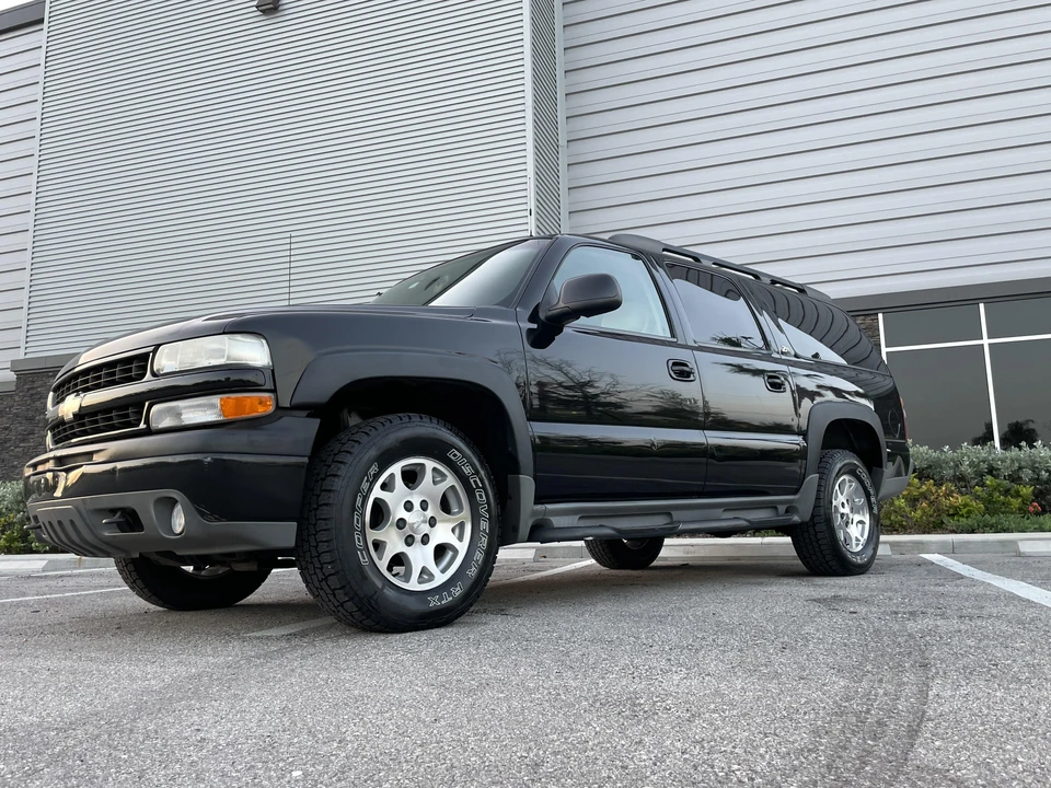 2002 Chevrolet Suburban 9th Gen - Image 10 of 31