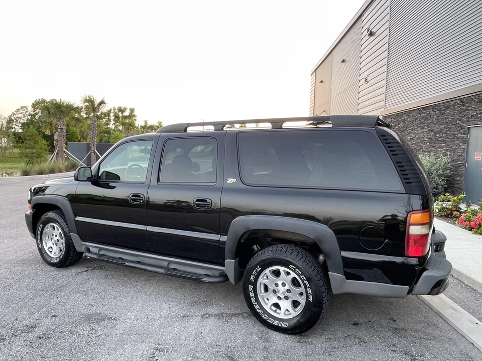 2002 Chevrolet Suburban 9th Gen - Image 13 of 31