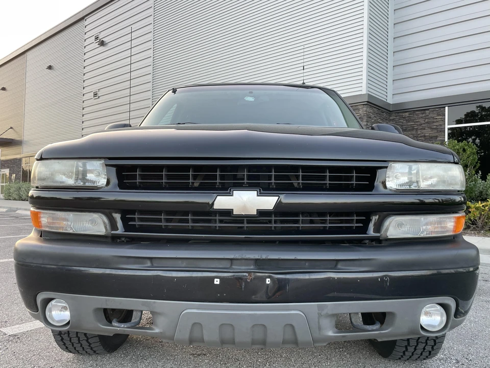 2002 Chevrolet Suburban 9th Gen - Image 6 of 31