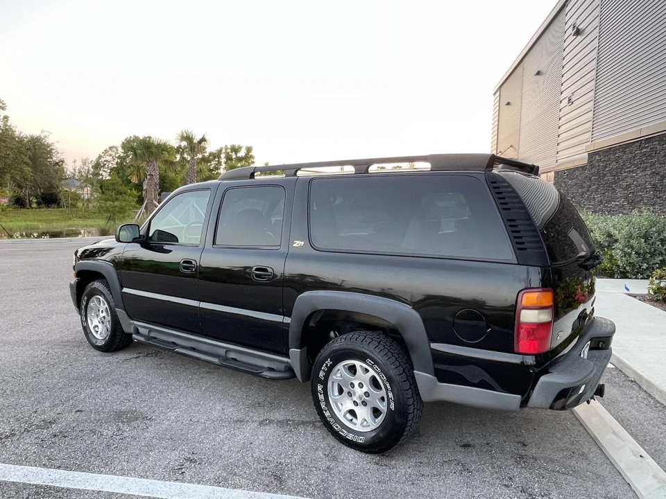 2002 Chevrolet Suburban 9th Gen - Image 14 of 31