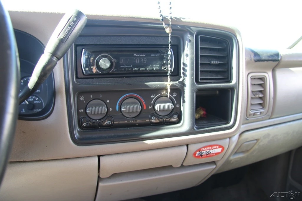 2002 Chevrolet Tahoe 2nd Gen - Image 15 of 21