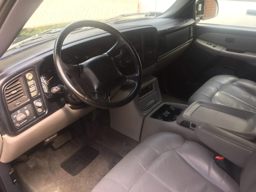 2002 Chevrolet Tahoe 2nd Gen - Image 4 of 12
