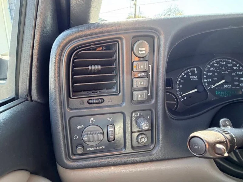 2002 Chevrolet Tahoe 2nd Gen - Image 9 of 12