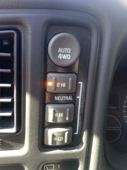 2002 Chevrolet Tahoe 2nd Gen - Image 5 of 15