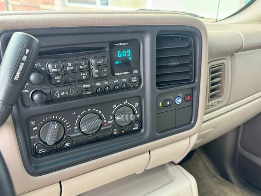 2002 Chevrolet Tahoe 2nd Gen - Image 14 of 16