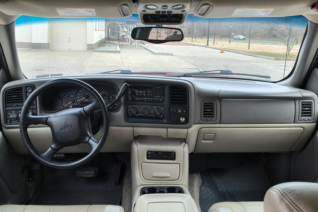 2002 Chevrolet Tahoe 2nd Gen - Image 25 of 31