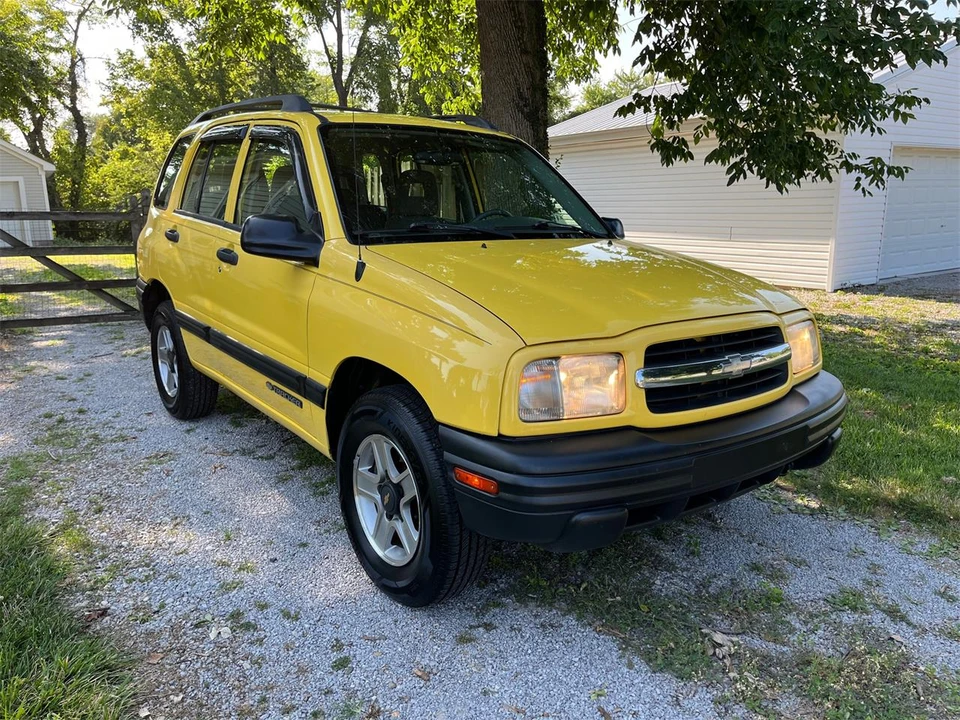 2002 Chevrolet Tracker - Image 2 of 31
