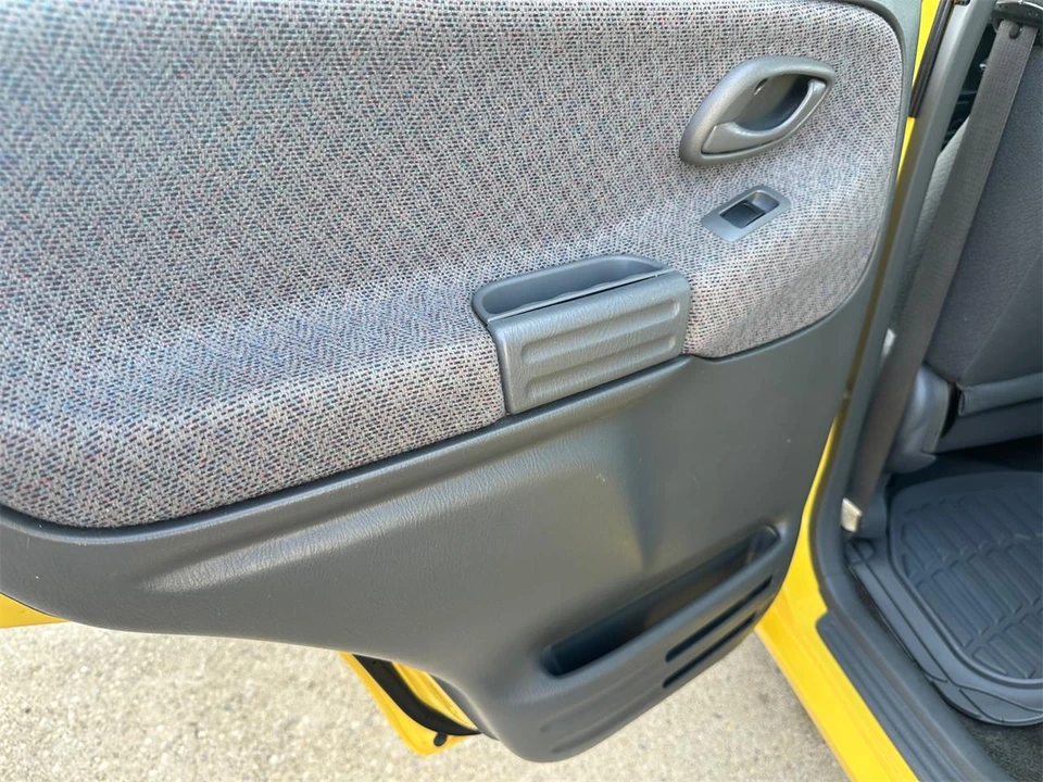2002 Chevrolet Tracker - Image 8 of 31