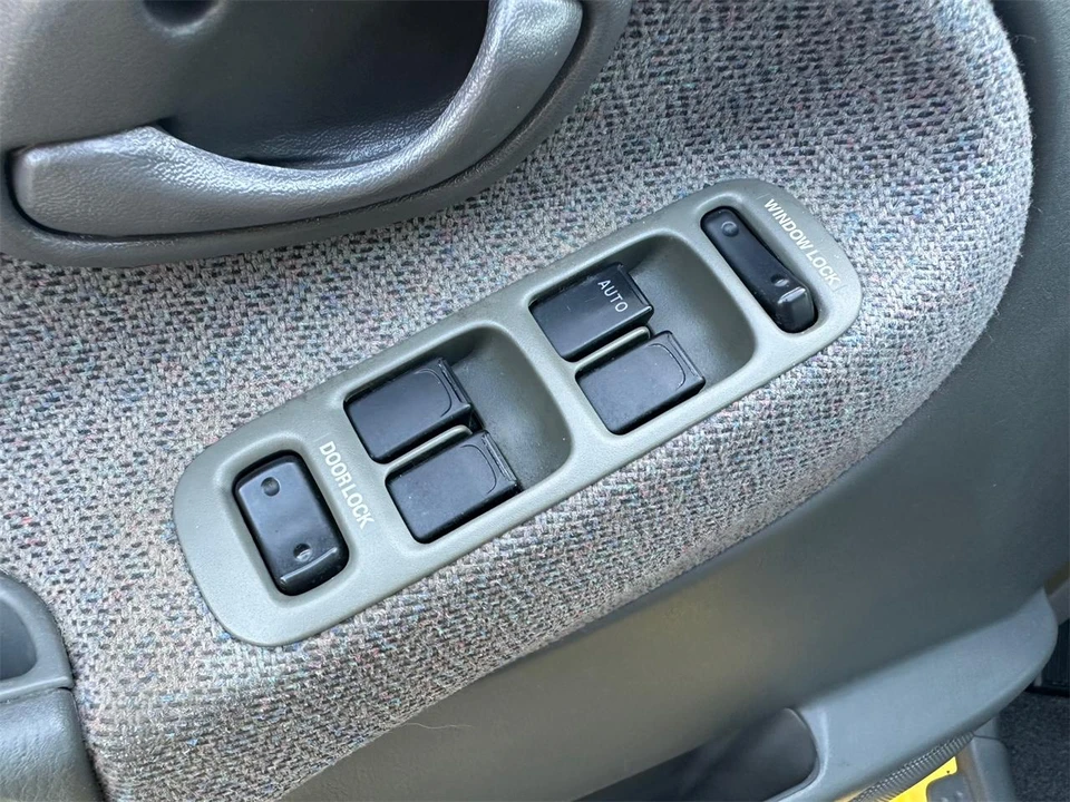 2002 Chevrolet Tracker - Image 17 of 31