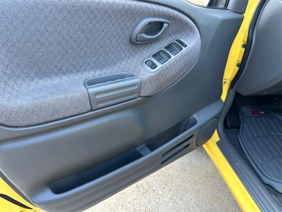2002 Chevrolet Tracker - Image 25 of 31