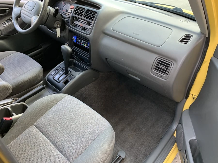 2002 Chevrolet Tracker - Image 6 of 8