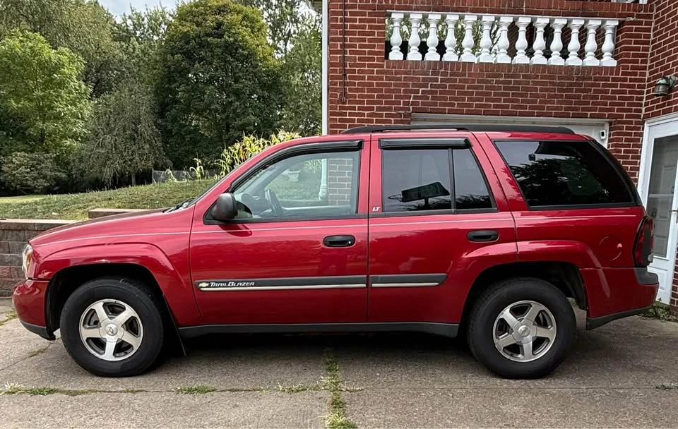 2002 Chevrolet Trailblazer - Image 2 of 10