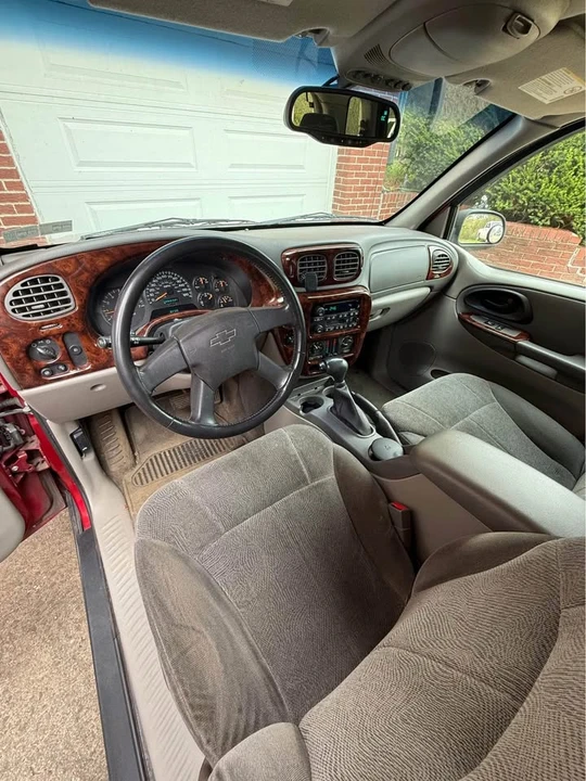 2002 Chevrolet Trailblazer - Image 8 of 10
