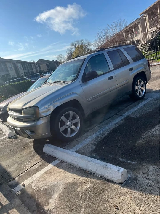 2002 Chevrolet Trailblazer - Image 2 of 2