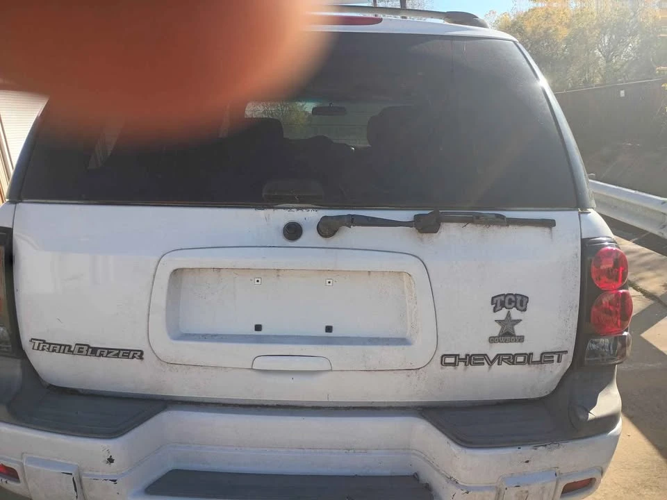 2002 Chevrolet Trailblazer - Image 2 of 4