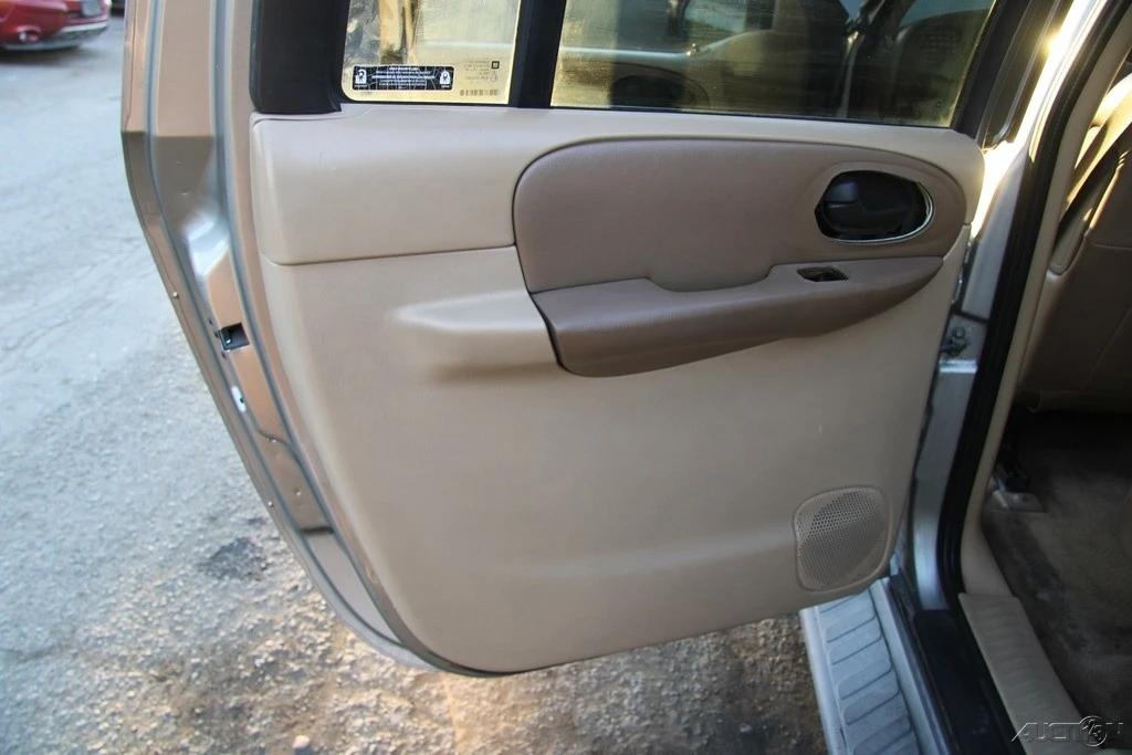 2002 Chevrolet Trailblazer - Image 17 of 21