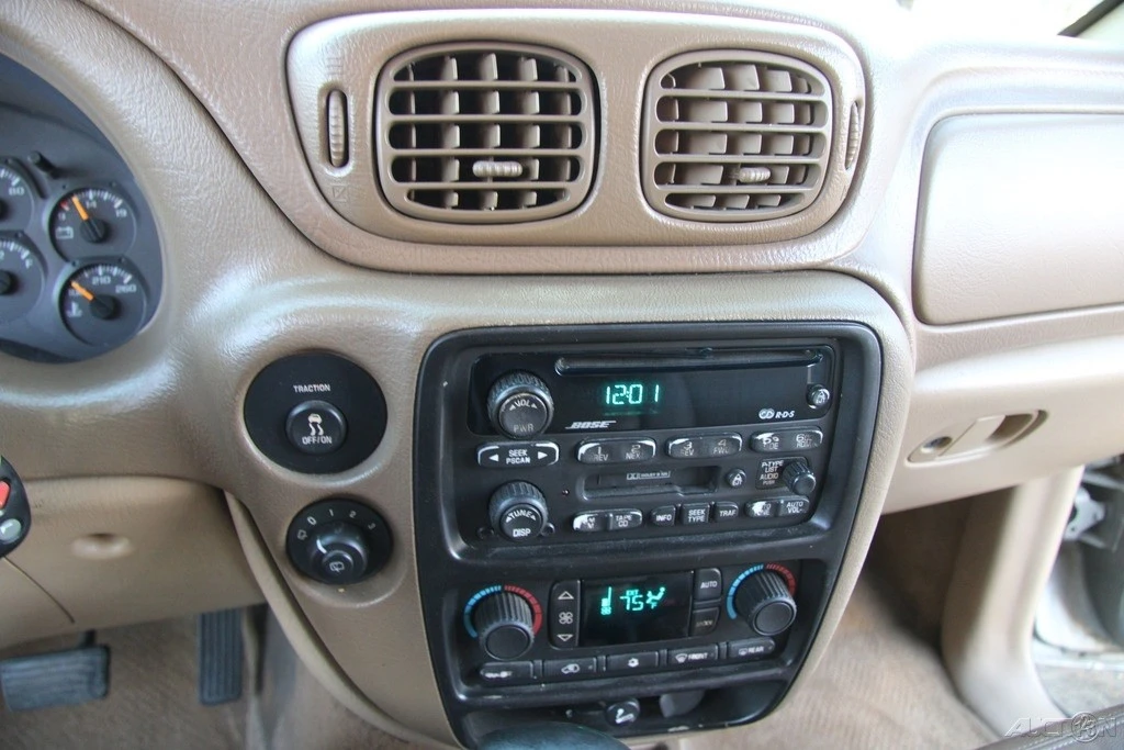 2002 Chevrolet Trailblazer - Image 15 of 21