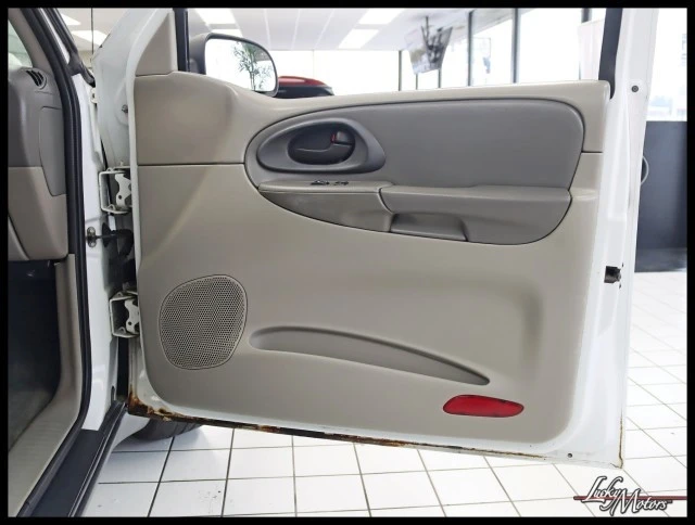 2002 Chevrolet Trailblazer - Image 24 of 30