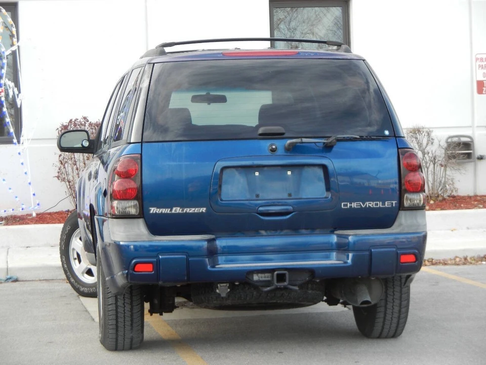 2002 Chevrolet Trailblazer - Image 8 of 12