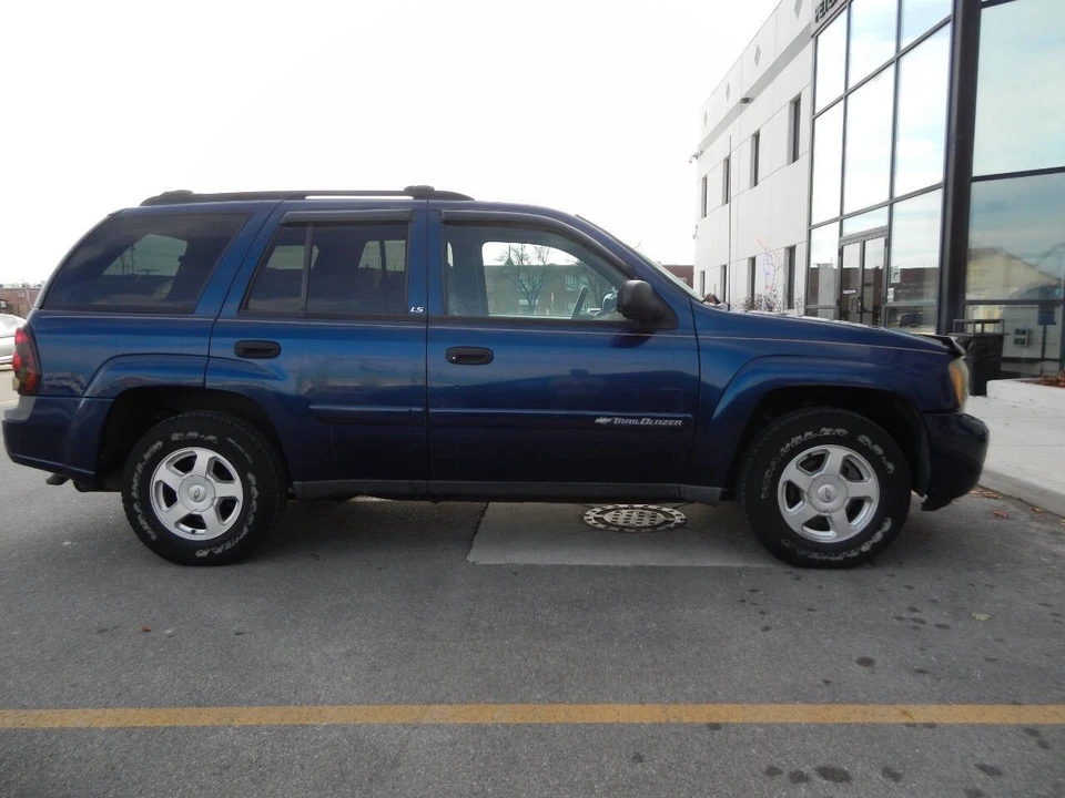 2002 Chevrolet Trailblazer - Image 15 of 21