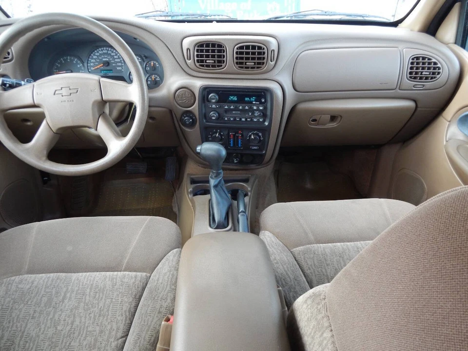 2002 Chevrolet Trailblazer - Image 2 of 12