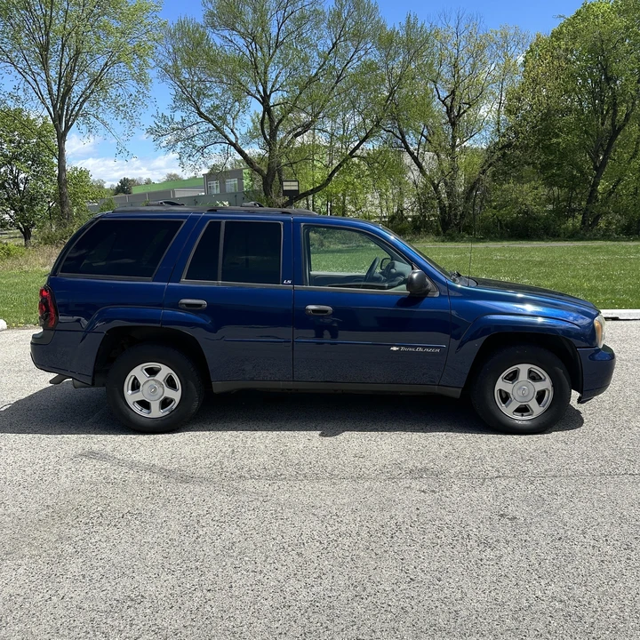 2002 Chevrolet Trailblazer - Image 2 of 12