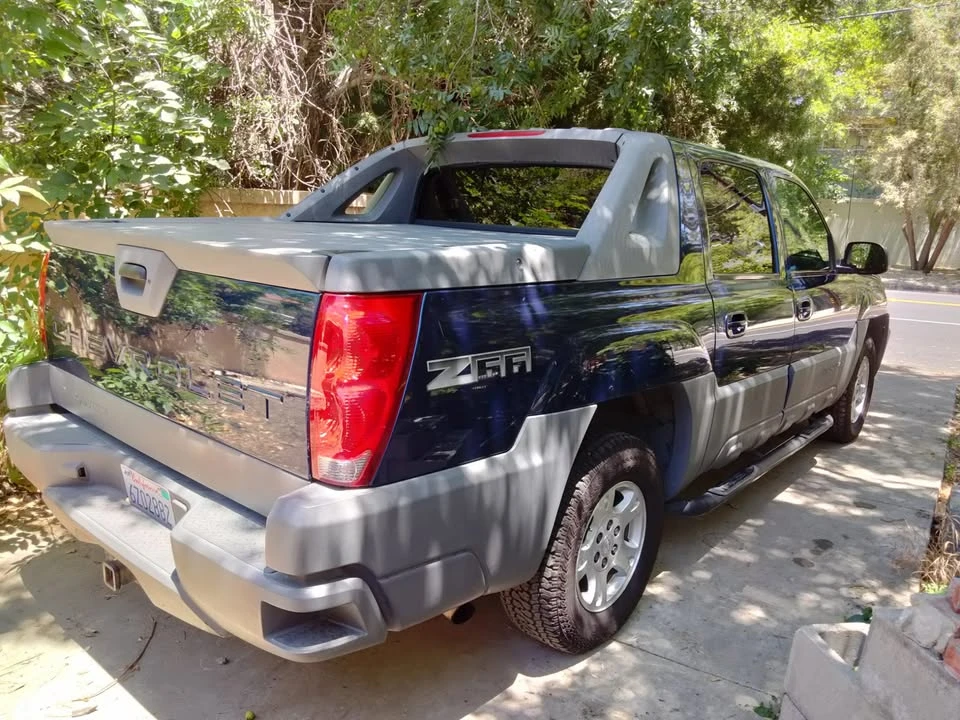 2002 Chevrolet Avalanche - Image 17 of 18