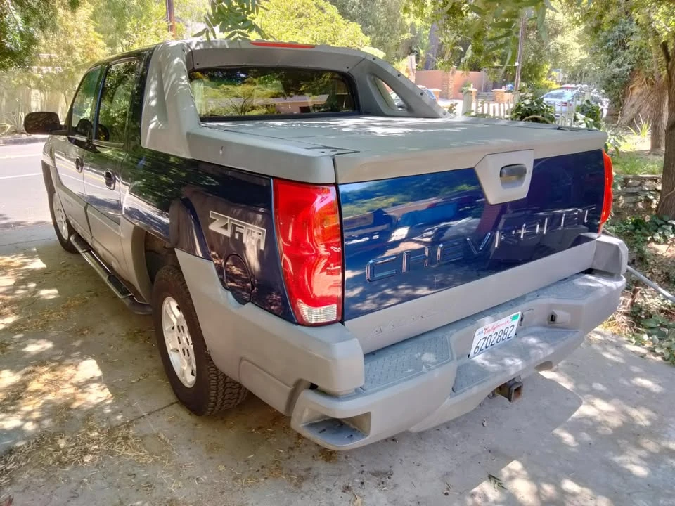 2002 Chevrolet Avalanche - Image 18 of 18