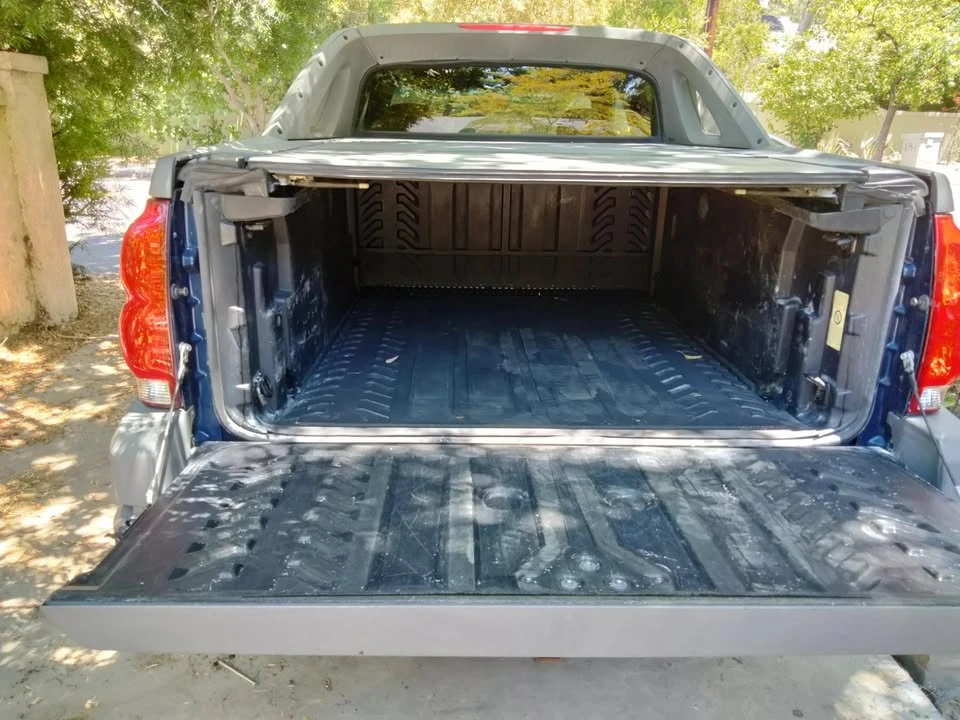 2002 Chevrolet Avalanche - Image 10 of 18