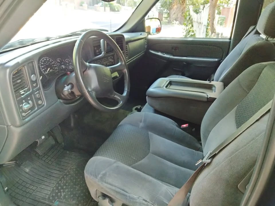 2002 Chevrolet Avalanche - Image 2 of 18