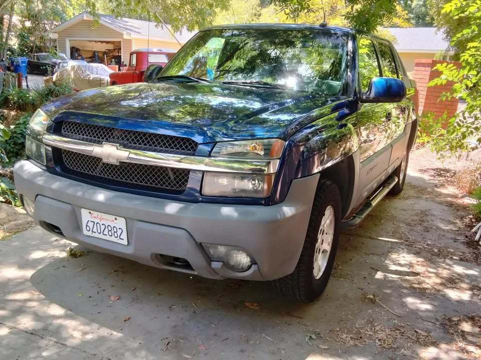 2002 Chevrolet Avalanche - Image 14 of 18