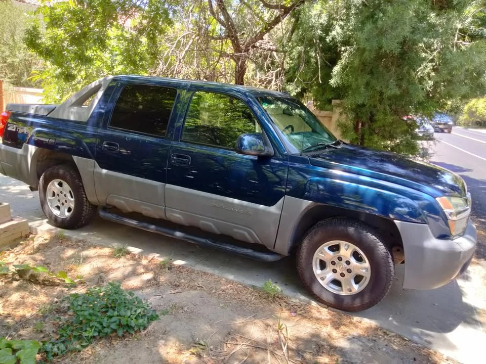 2002 Chevrolet Avalanche - Image 7 of 18