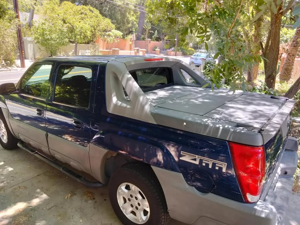 2002 Chevrolet Avalanche - Image 11 of 18
