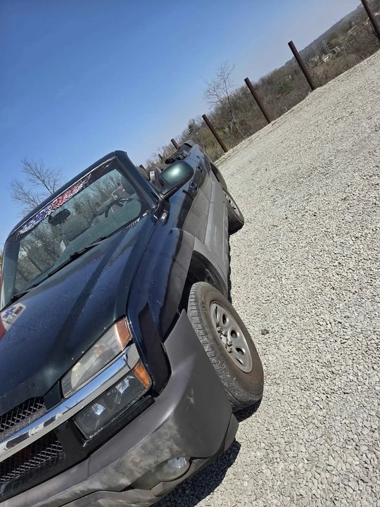 2002 Chevrolet Avalanche - Image 2 of 6